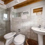 Madre Terra Airport & 3*