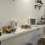 ゲストハウス Madre Terra Airport & テッラジーニ